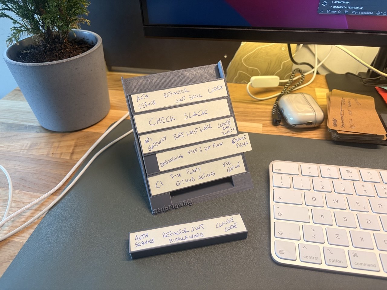 StripFlowing desk setup